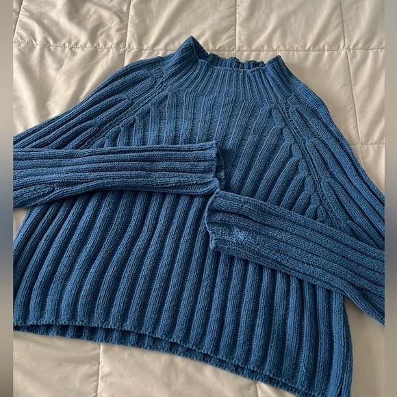 American Eagle Outfitters Sweaters - american eagle cropped mock neck chenille sweater